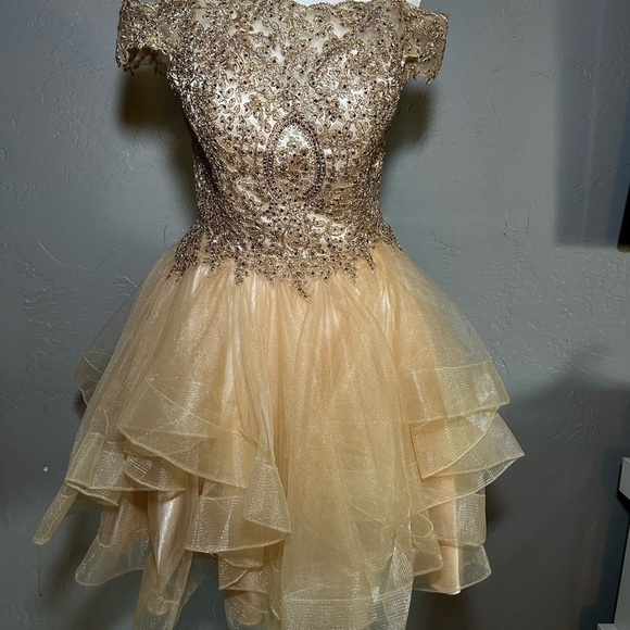 Elegant Gold Off-Shoulder Dress (c) - Picture 13 of 13